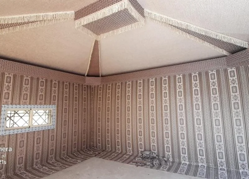 بيت شعر للجلسات الخارجية بتصميم عصري وأنيق