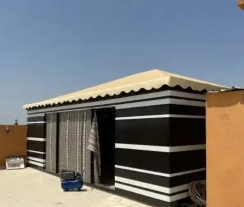 بيت شعر بتصميم حديث ومواد متينة مقاومة للحرارة